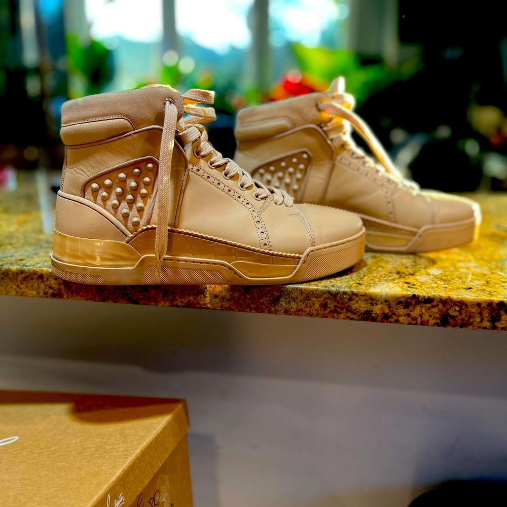 Christian Louboutin Size 10 (43)